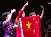 乐动体育投注-赛场上两队对抗引发球迷欢呼不已