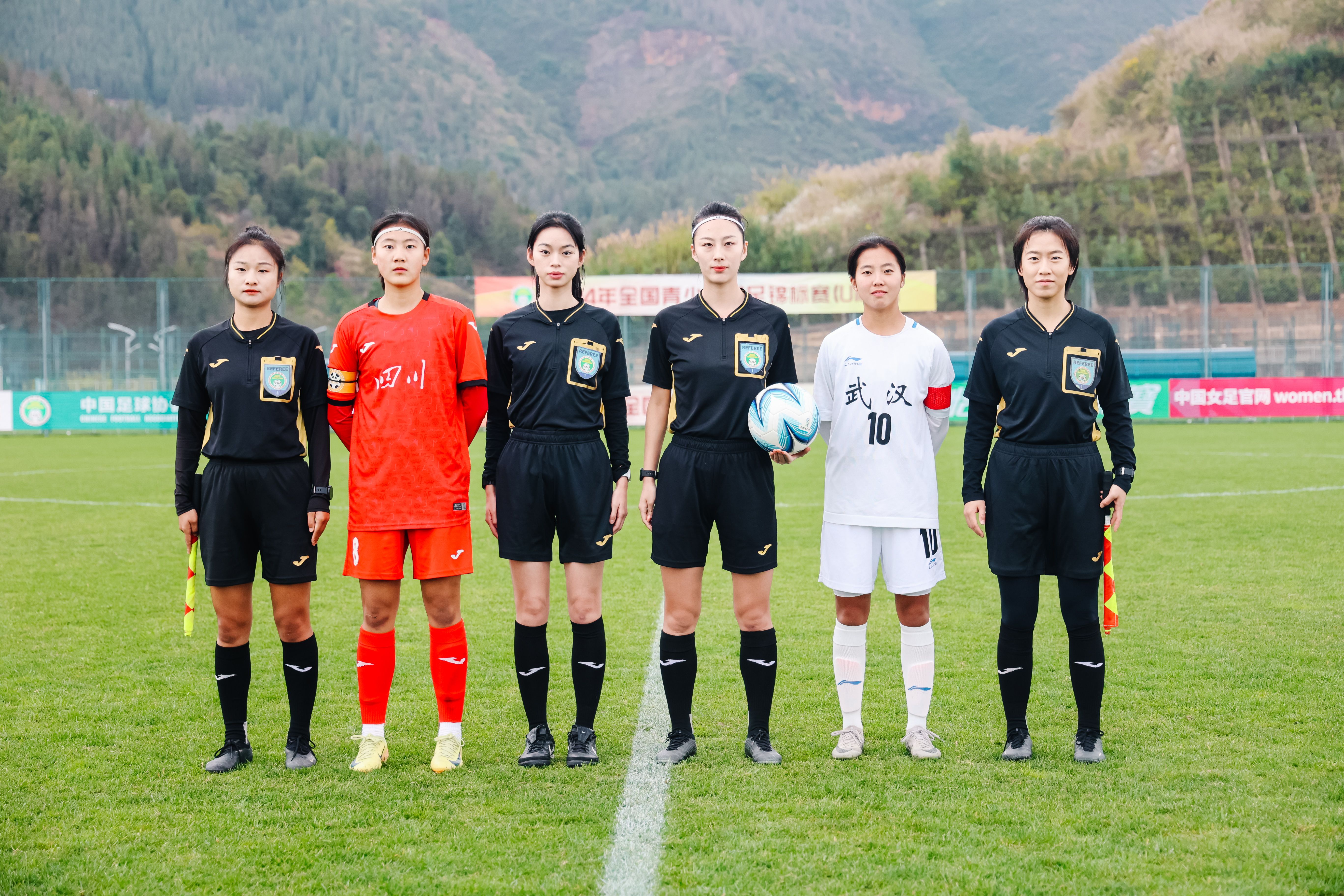 成都女足尽取春赛三连胜，在积分榜登顶