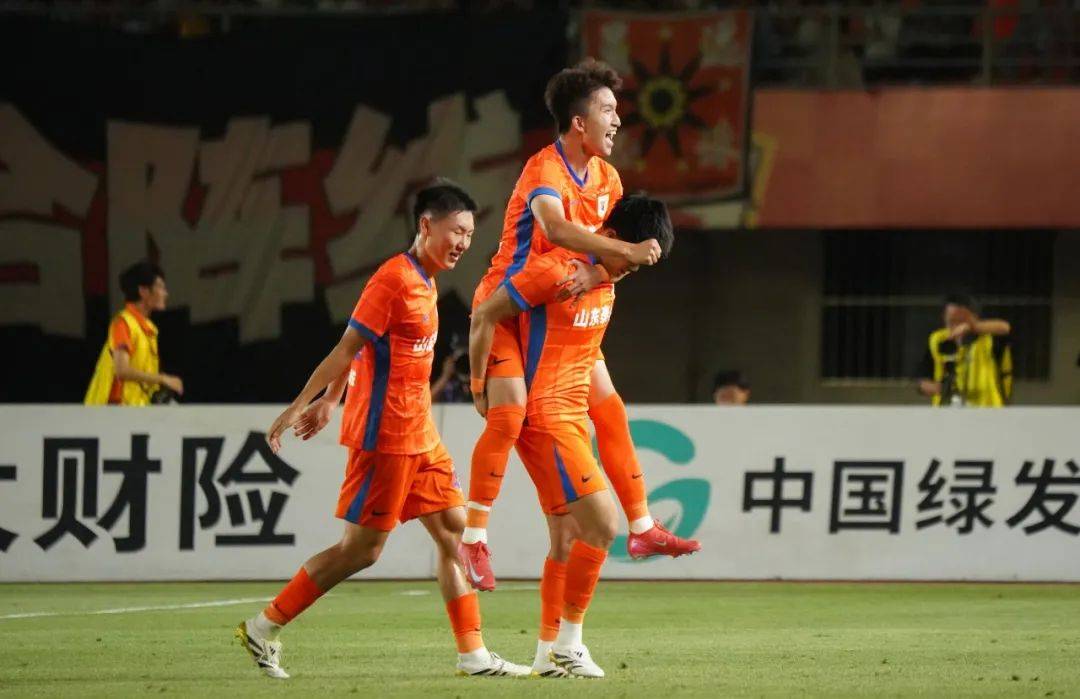 申花引援捡到宝，阿苏埃首秀梅开二度，3国脚连场首发影响榜首战